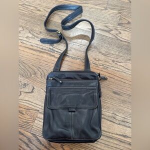 Fossil Black Leather Crossbody Bag – Classic & Versatile
